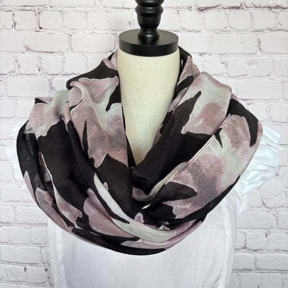 3 Multi-Colored Fashion Scarves - Picture 14 of 15